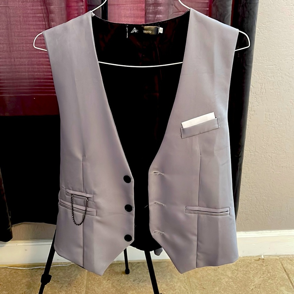 L VEST